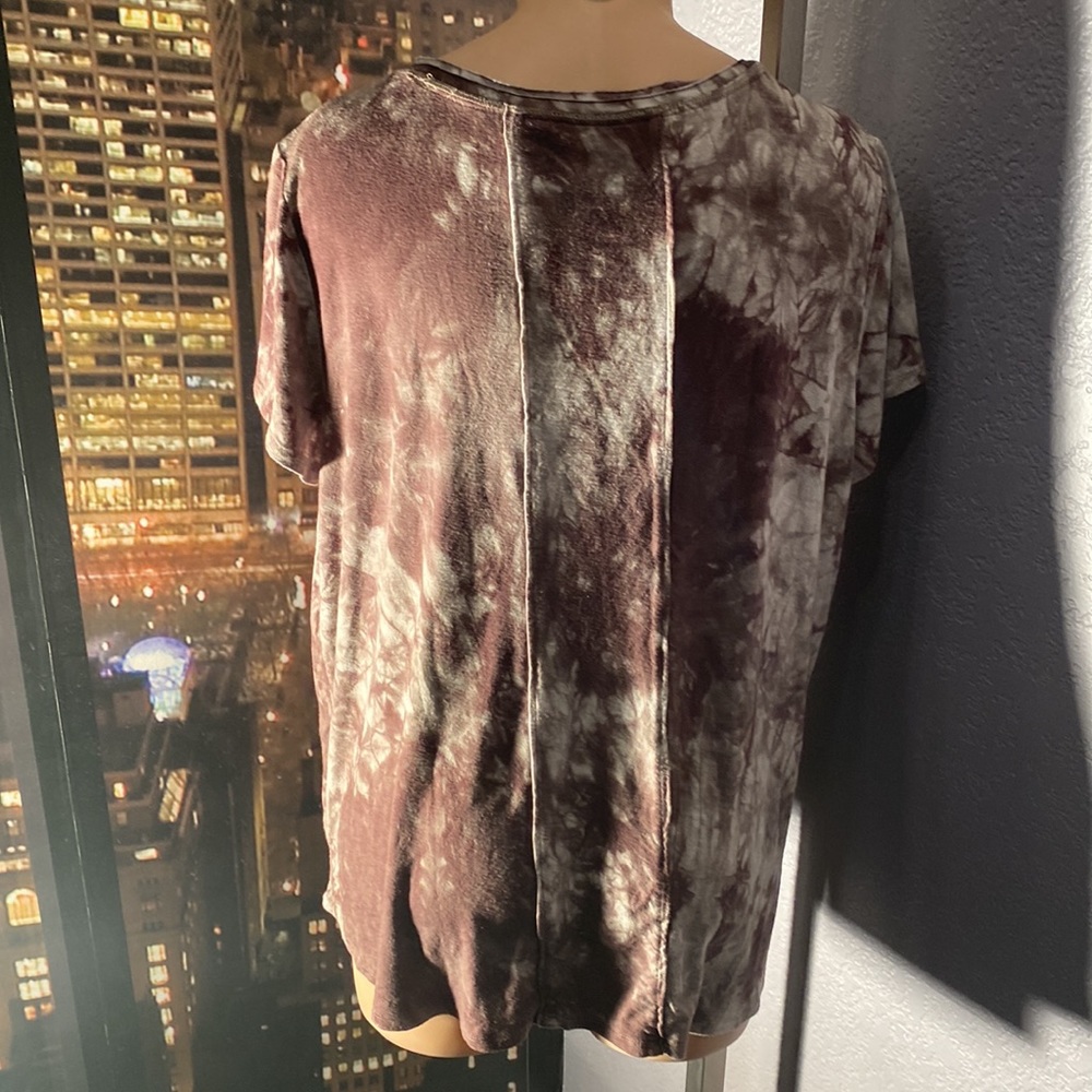 ROCK & REPUBLIC - tee: green tie dye s/s w gunmetal studded shoulder tops - XL - Picture 14 of 16